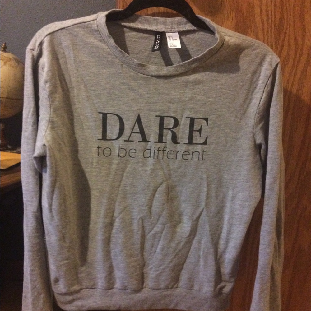 H&M long sleeve graphic print top